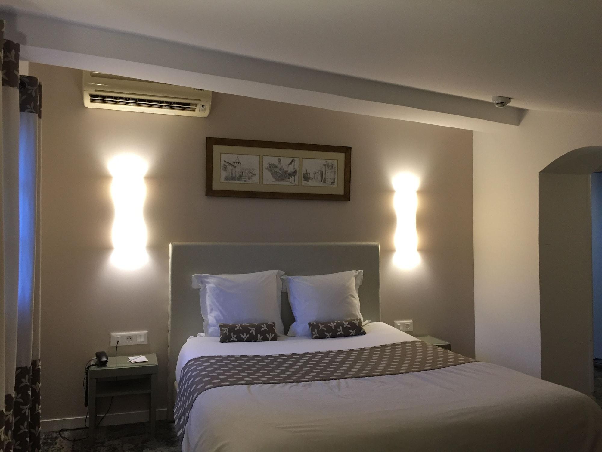 Du Pont Vieux Hotel 3*