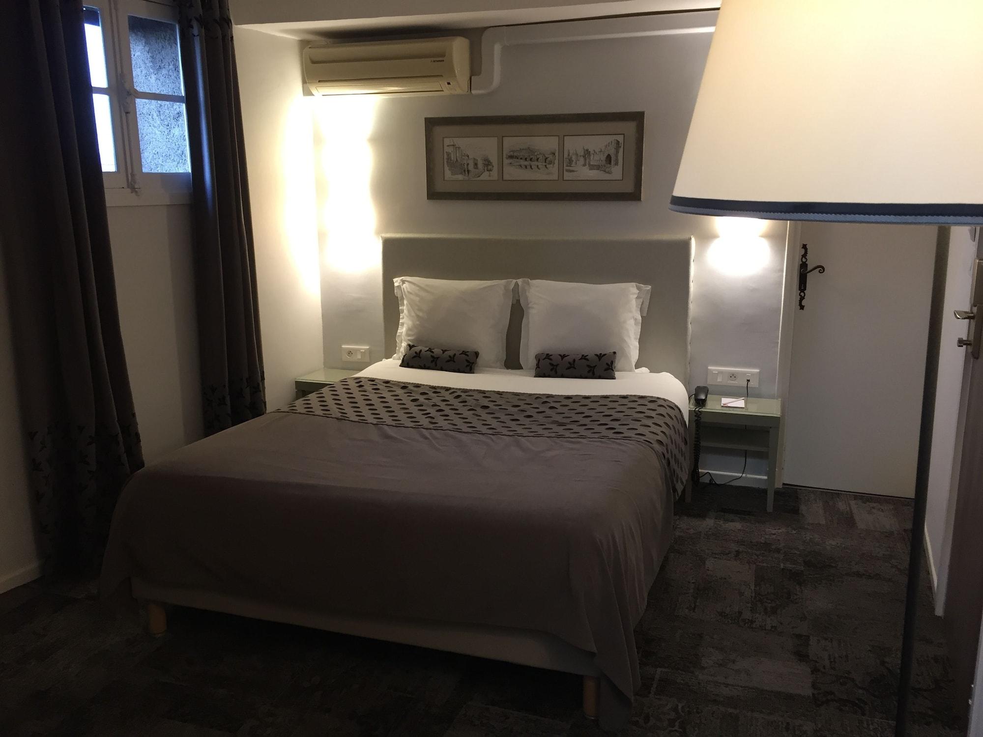 Du Pont Vieux Hotel 3*