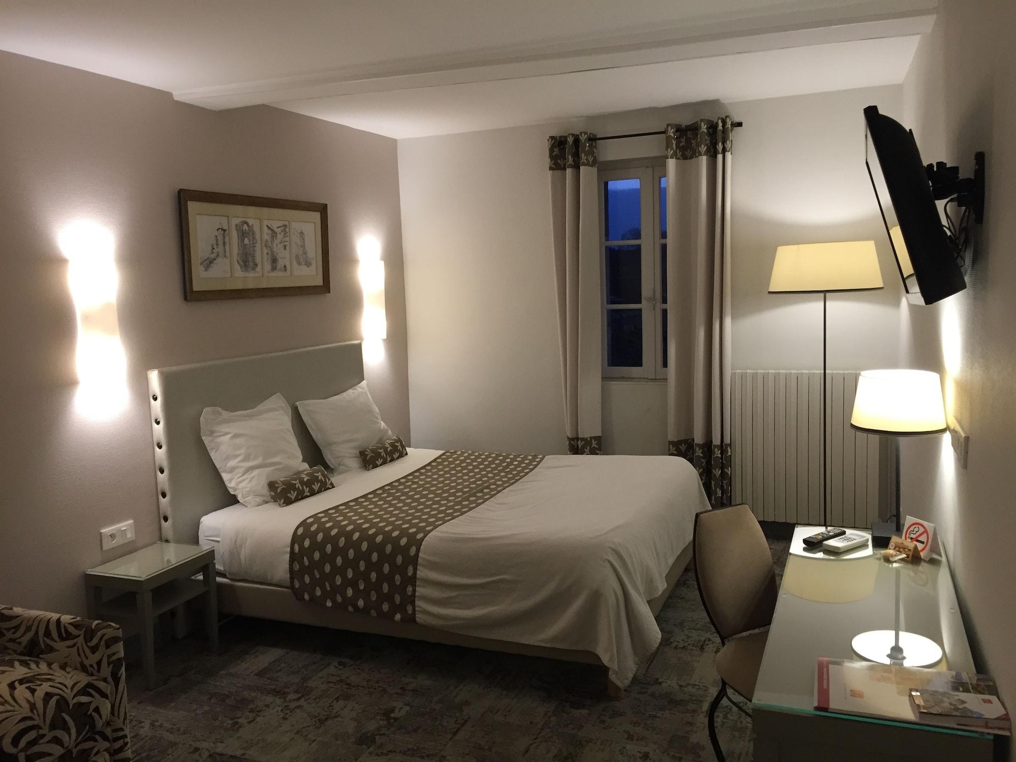 Du Pont Vieux Hotel 3*